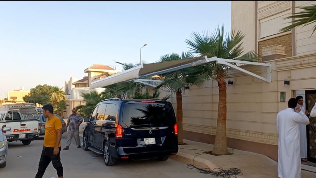 مظلات متحركة للسيارات